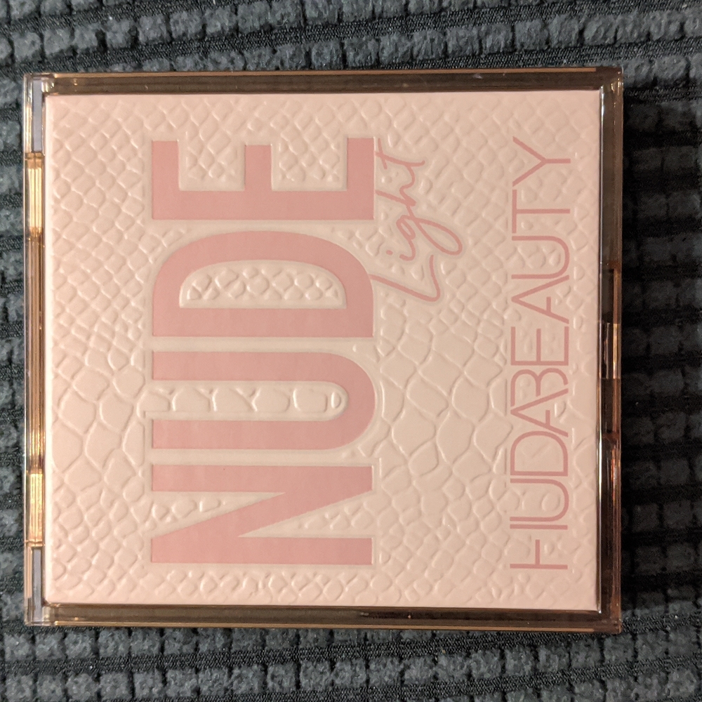 Huda Beauty Nude light palette Brand new.Never used